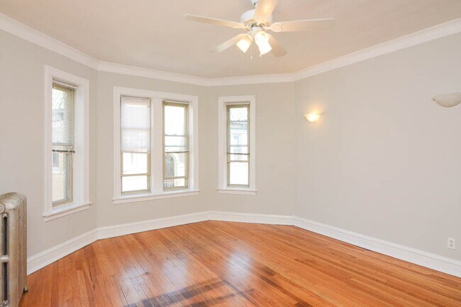 Building Photo - 4227 N Paulina St