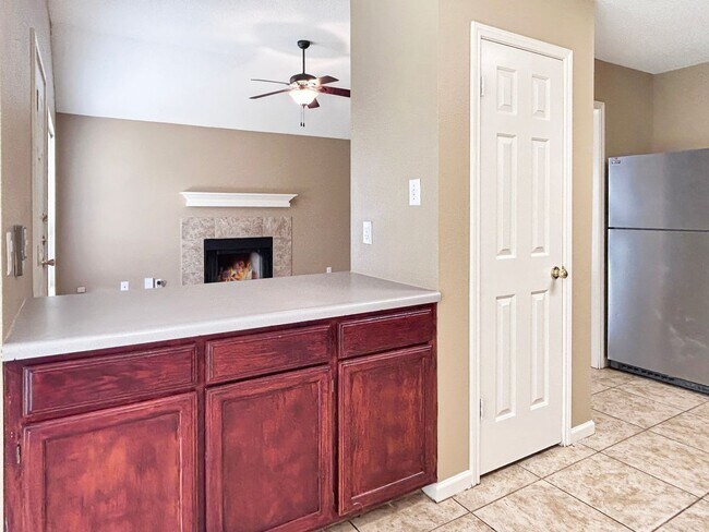 Building Photo - Charming 3-Bedroom Home in Great Northwest with Fireplace & Shaded Backyard