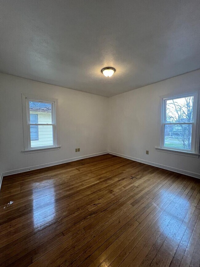 Building Photo - 14221 Glenside Rd