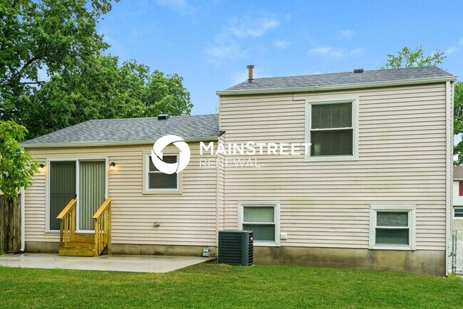 Building Photo - 3 Bedroom Pet-Friendly Home in Louisville, KY with Main Street Renewal