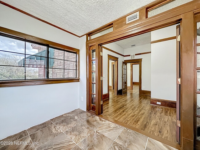 Building Photo - 138 E Duval St