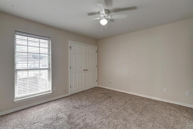 Building Photo - 14905 Dasmarinas Dr