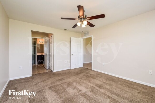 Building Photo - 3923 E Gator Cir