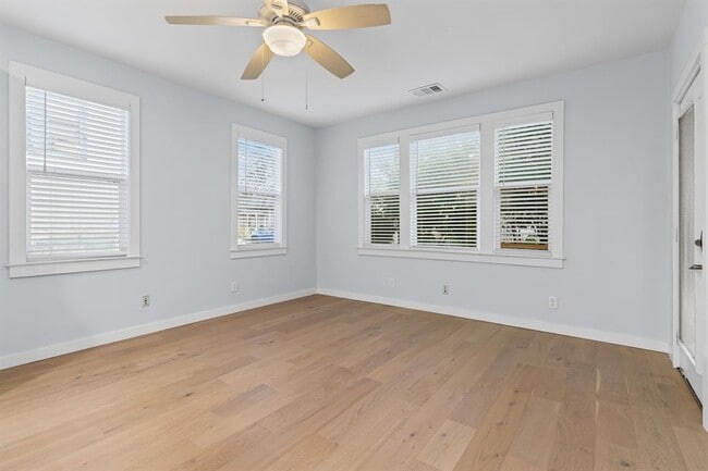 Building Photo - 84 Waller St