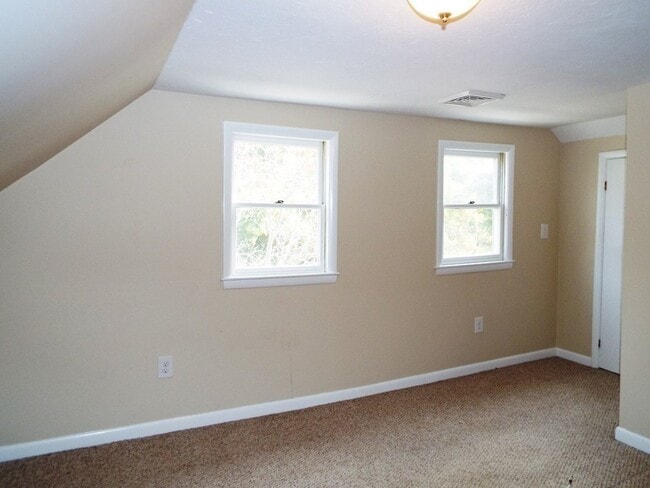 Building Photo - 60 Alpine Pl