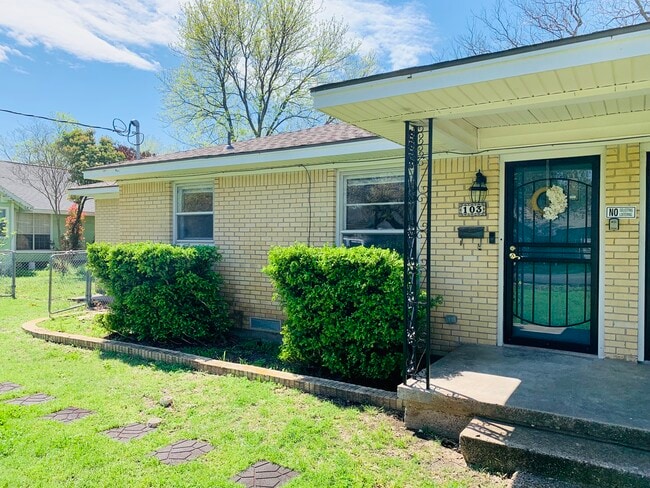 Primary Photo - 103 Lewis St