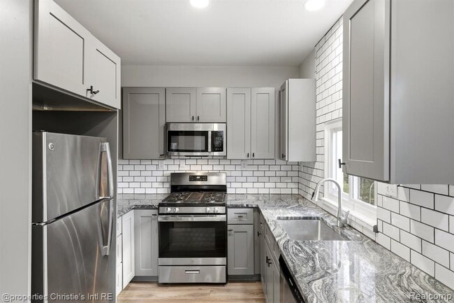 Building Photo - 1953 Brighton St