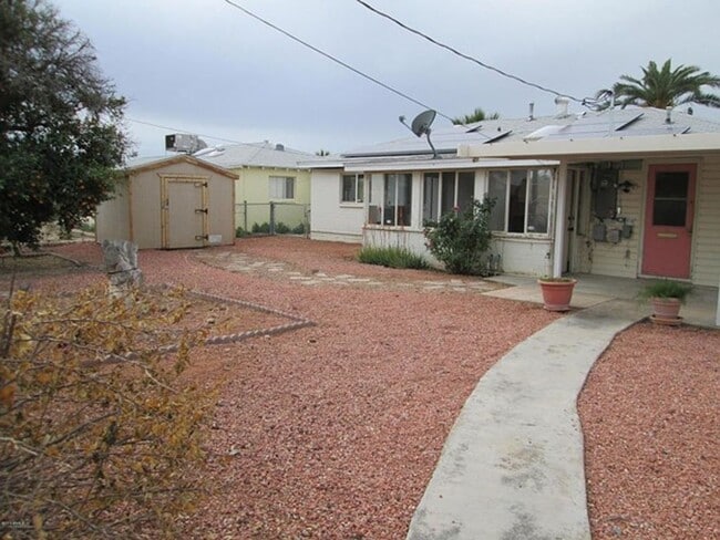 Building Photo - 2 Bedroom, 2 Bath Home!