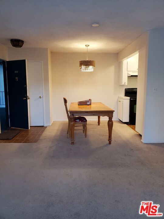 Building Photo - 6199 Canterbury Dr