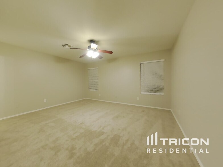 Building Photo - 11522 W Charter Oak Rd