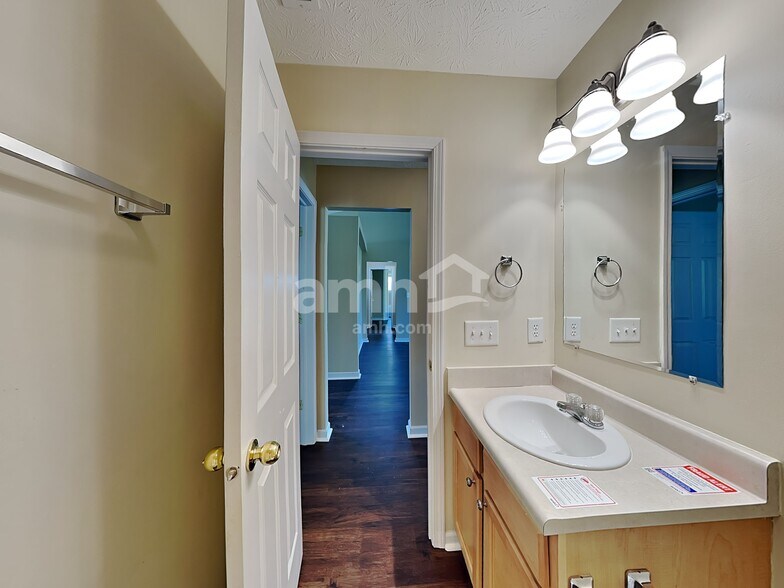 Building Photo - 5884 W Falling Waters Dr