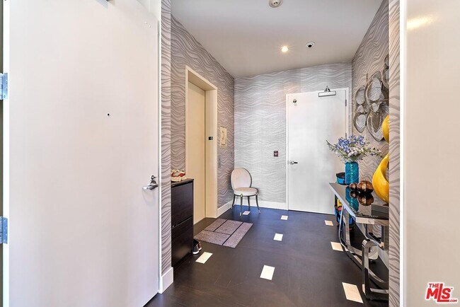 Building Photo - 10776 Wilshire Blvd