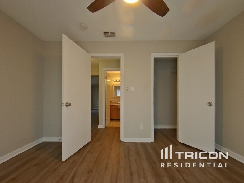 Building Photo - 854 N Jerico Dr