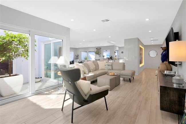 Building Photo - 3694 Glen Oaks Manor Dr