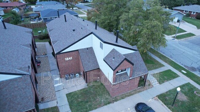 Building Photo - 1841 Ridgehaven Ct