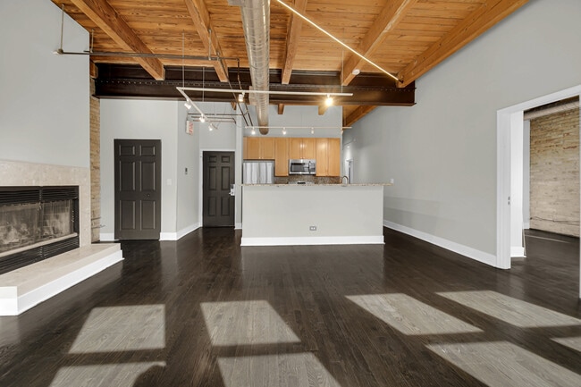 Building Photo - 2014 W Wabansia Ave