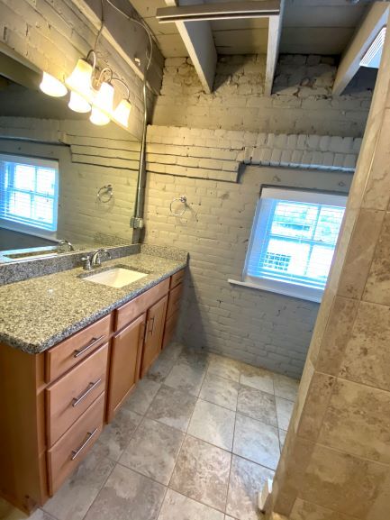 Master Bath - 1016 Jefferson St