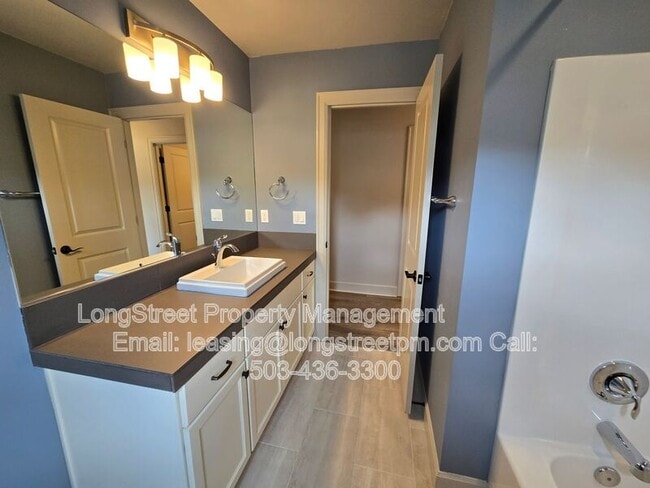 Building Photo - 3338 SE Summerfield Dr