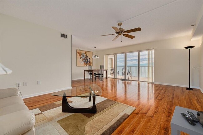 Building Photo - 7430 Sunshine Skyway Ln S