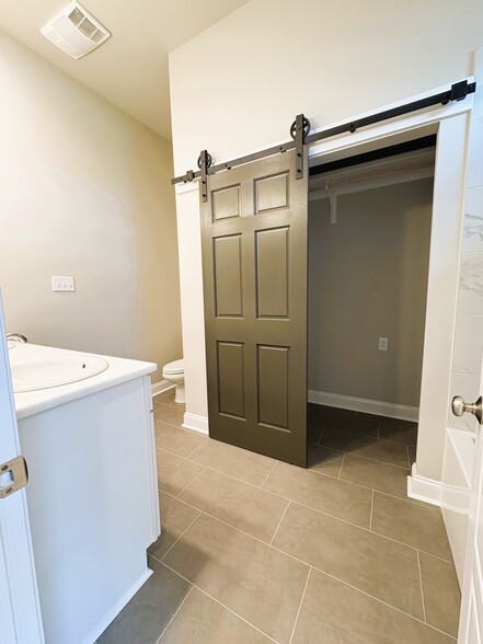 master bathroom - 107 Centre Sarcelle Blvd