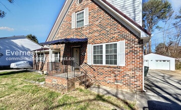 Building Photo - 6933 Robinson Dr