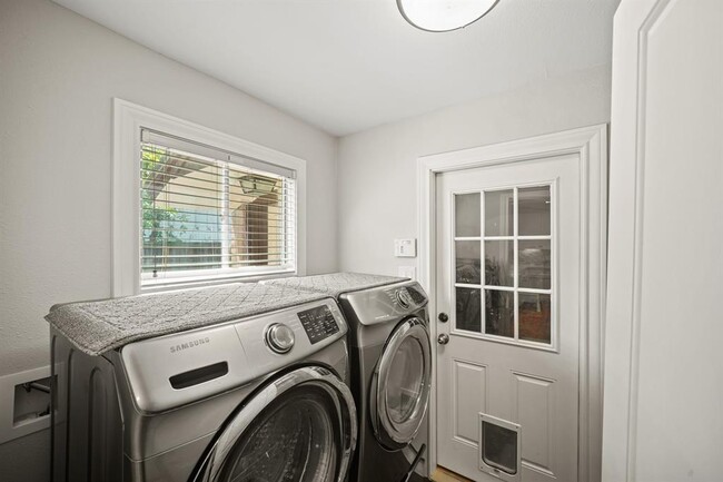 Building Photo - 4943 Cheena Dr