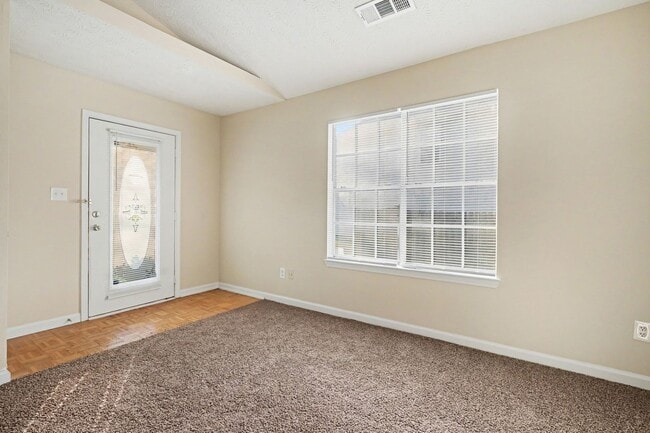 Building Photo - 3 Bedroom 2 Bath House