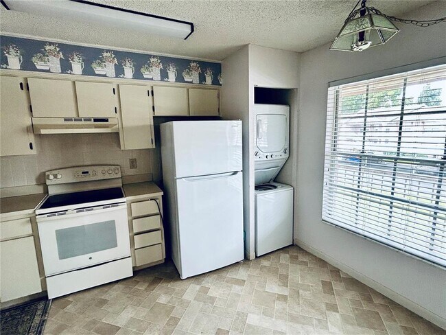 Building Photo - 4826 Myrtle Oak Dr