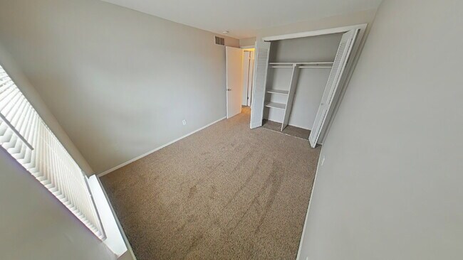 Building Photo - "2-Bed Condo Retreat in Clinton Township – Cozy Comfort Awaits!"