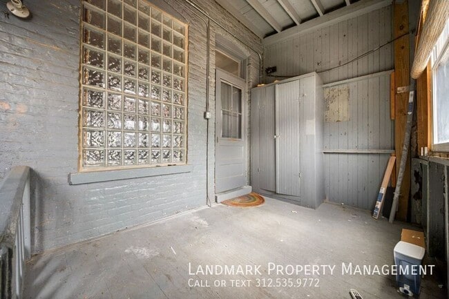 Building Photo - 1124 N Wolcott Ave