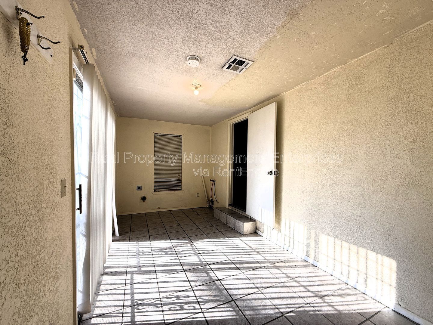 Building Photo - 1800 SW 15th St