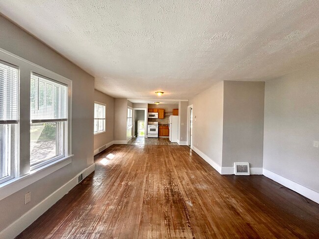 Building Photo - Three Bedroom Home in Muskegon