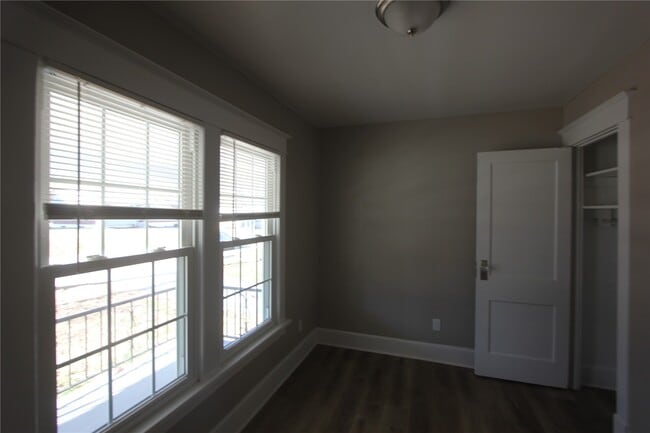 Building Photo - 1034 N Rock Hill Rd