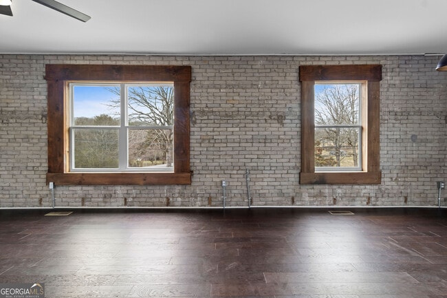 Building Photo - 610 Madola Rd