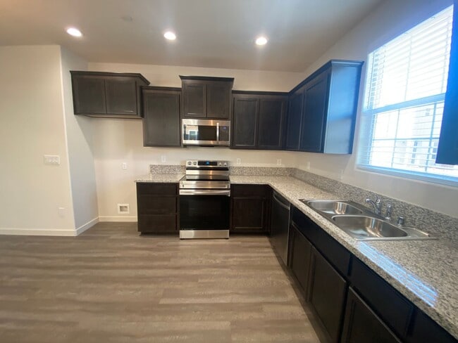 Building Photo - Newer Construction! 3 bedroom 2.5 Bathroom Home in a Gated Community