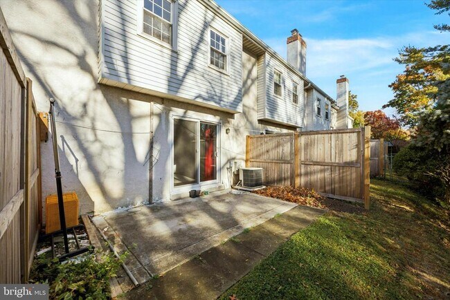 Building Photo - 25 N Buck Ln