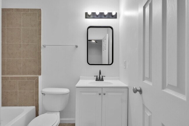 Building Photo - NEWLY RENOVATED 3 BEDROOM 2.5 BATHS TOWNHO...