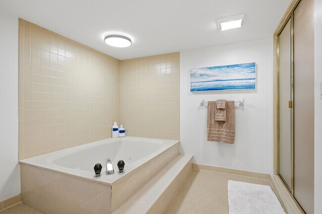 Building Photo - 5601 Turtle Bay Dr