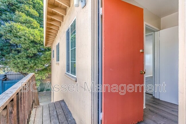 Building Photo - 156 Marina Way