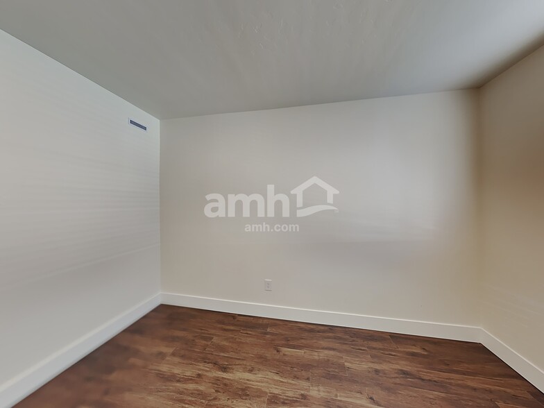 Building Photo - 8015 Katriel Ct SW