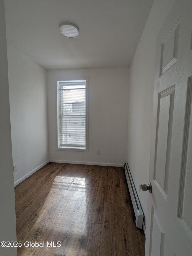 Building Photo - 372 Clinton Ave