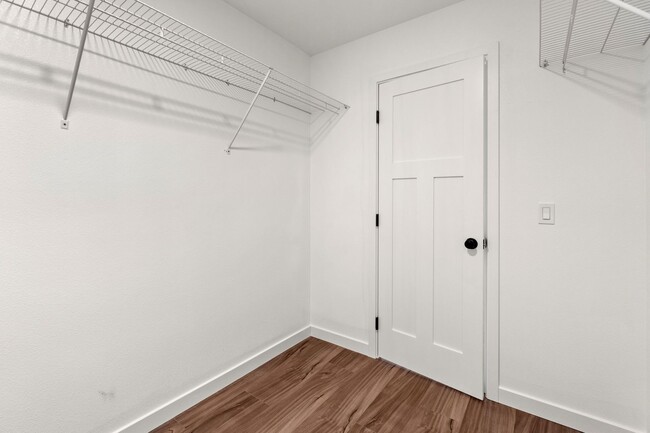 Building Photo - Brand new 3 bedroom 3 full bath townhouse in Thurston! $1,000 OFF YOUR FIRST MONTH'S RENT!