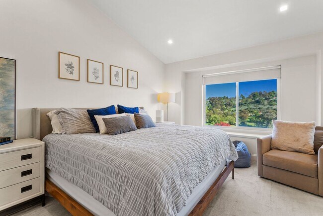 Building Photo - COMING SOON - Beautifully Updated 2 Bed/2 Bath Condo with Views!