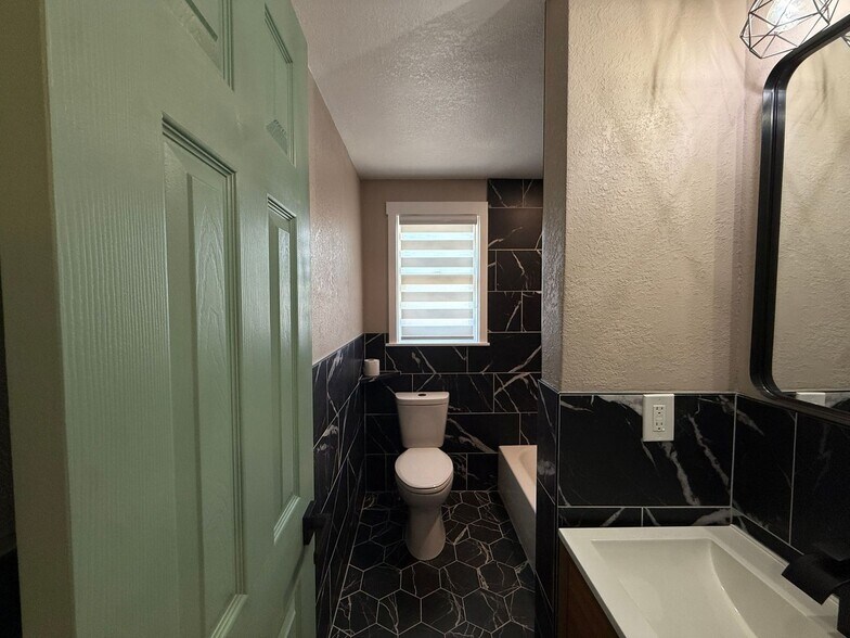 Building Photo - 39 Sunflower Rd