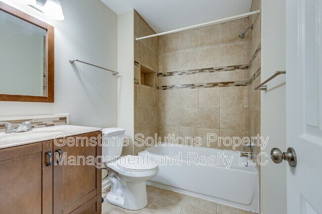 Building Photo - 1705 Granville Rd
