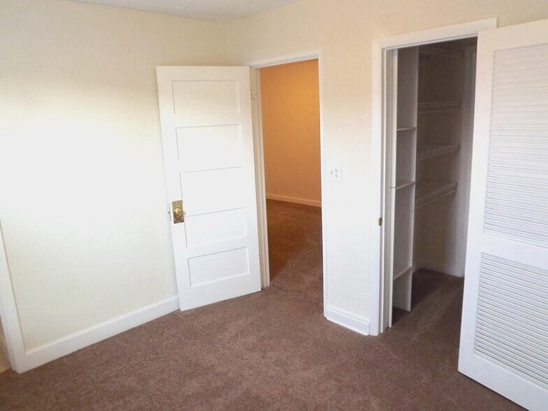 Building Photo - 115 N Park St