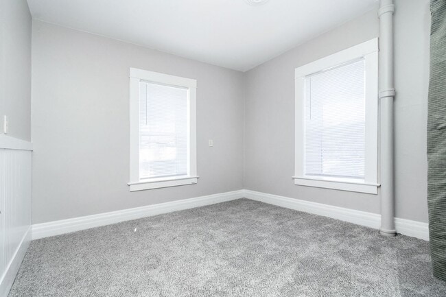 Building Photo - Large Beautiful Home, Close to Fort Riley