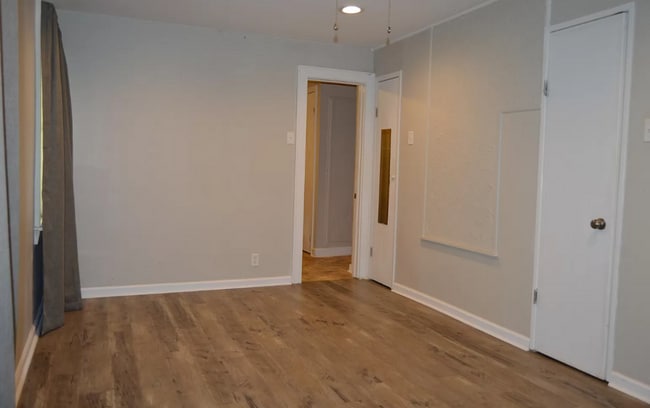 Building Photo - LEASING