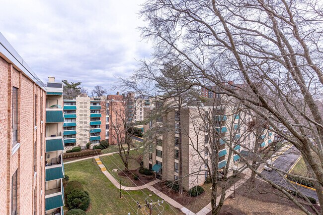 Balcony - 6143 Leesburg Pike
