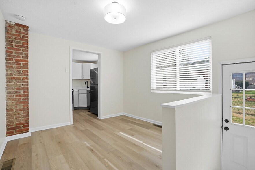 Building Photo - 437 5th St